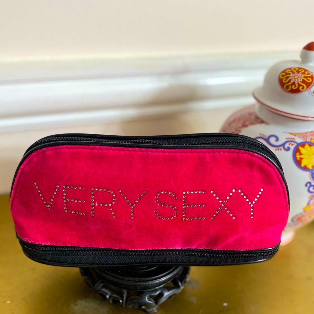 Victoria Secrets "The Sexiest On Earth" Makeup Bag